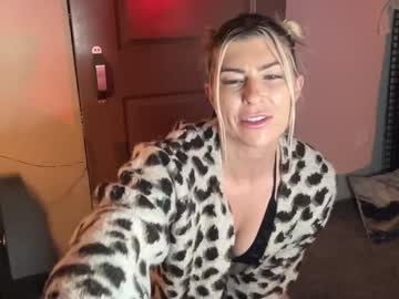 girl Nude Live Cams with chloecumz4u