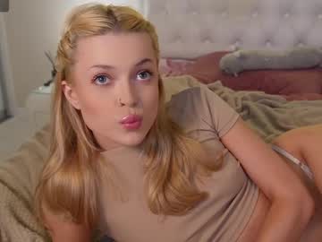 girl Nude Live Cams with kellypeachpie