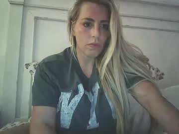 girl Nude Live Cams with michellee_michaels