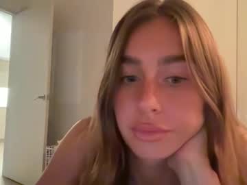 girl Nude Live Cams with akinkykittyy