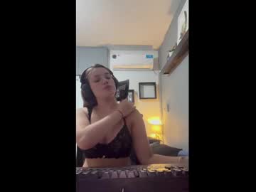 girl Nude Live Cams with eemilyyyy19
